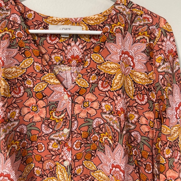 🦋Loft Floral Button Down Elastic Cuff Shirt - Picture 5 of 9